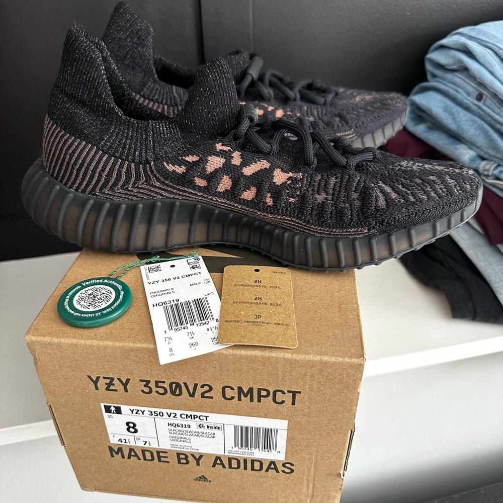 Brand New Yeezy (adidas) 350 V compct